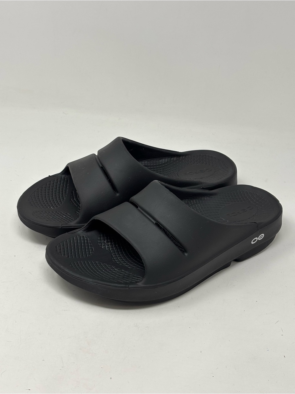 OOFOS OOahh black slide sandals size women’s 7